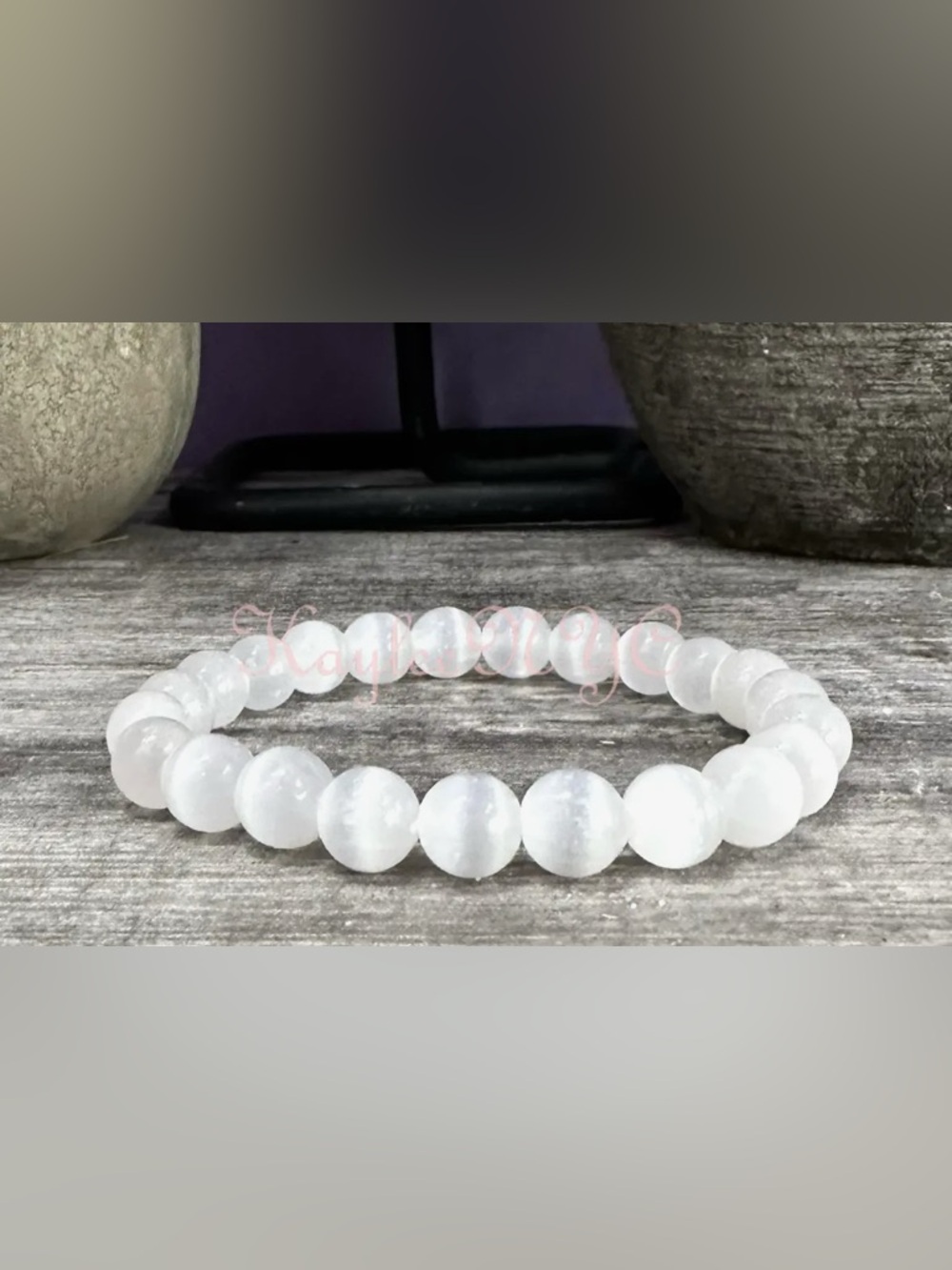 Natural Selenite 8mm 7.5" length
Crystal Healing Stretch Single Bracelet
